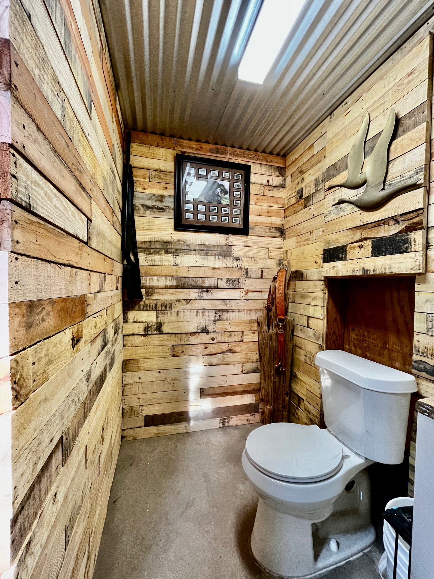 Bulk Pallet Wood |  Reclaimed Pallet Boards | Accent Walls & Ceilings