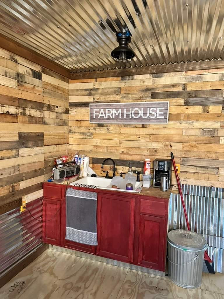 Bulk Pallet Wood |  Reclaimed Pallet Boards | Accent Walls & Ceilings
