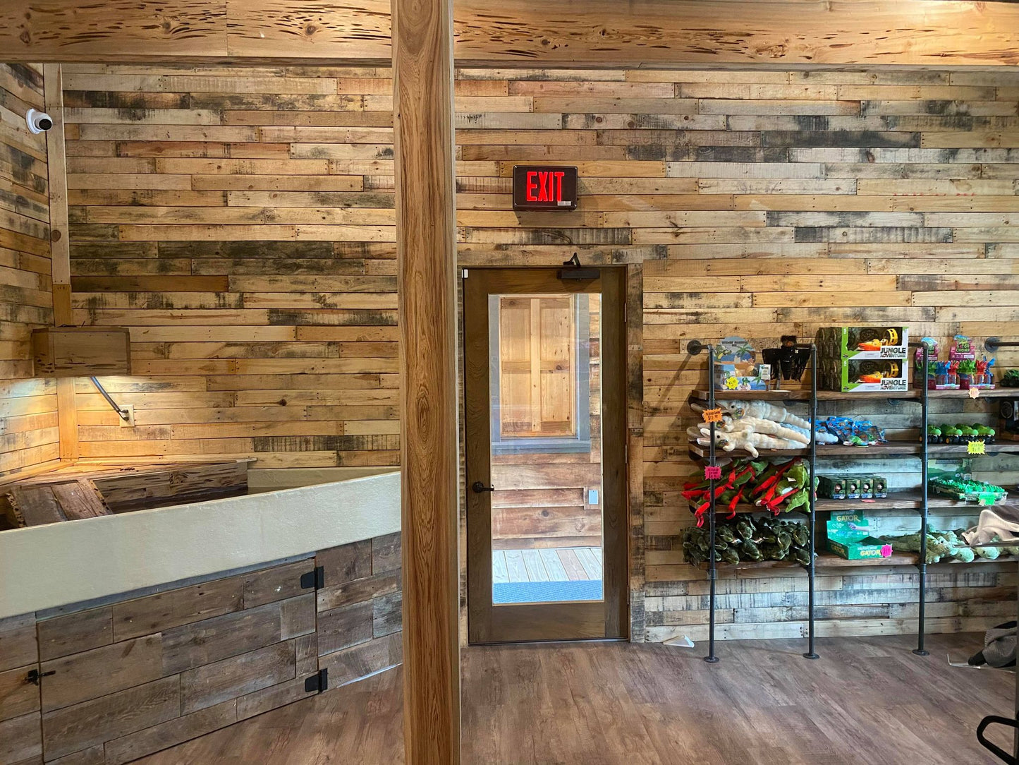Bulk Pallet Wood |  Reclaimed Pallet Boards | Accent Walls & Ceilings